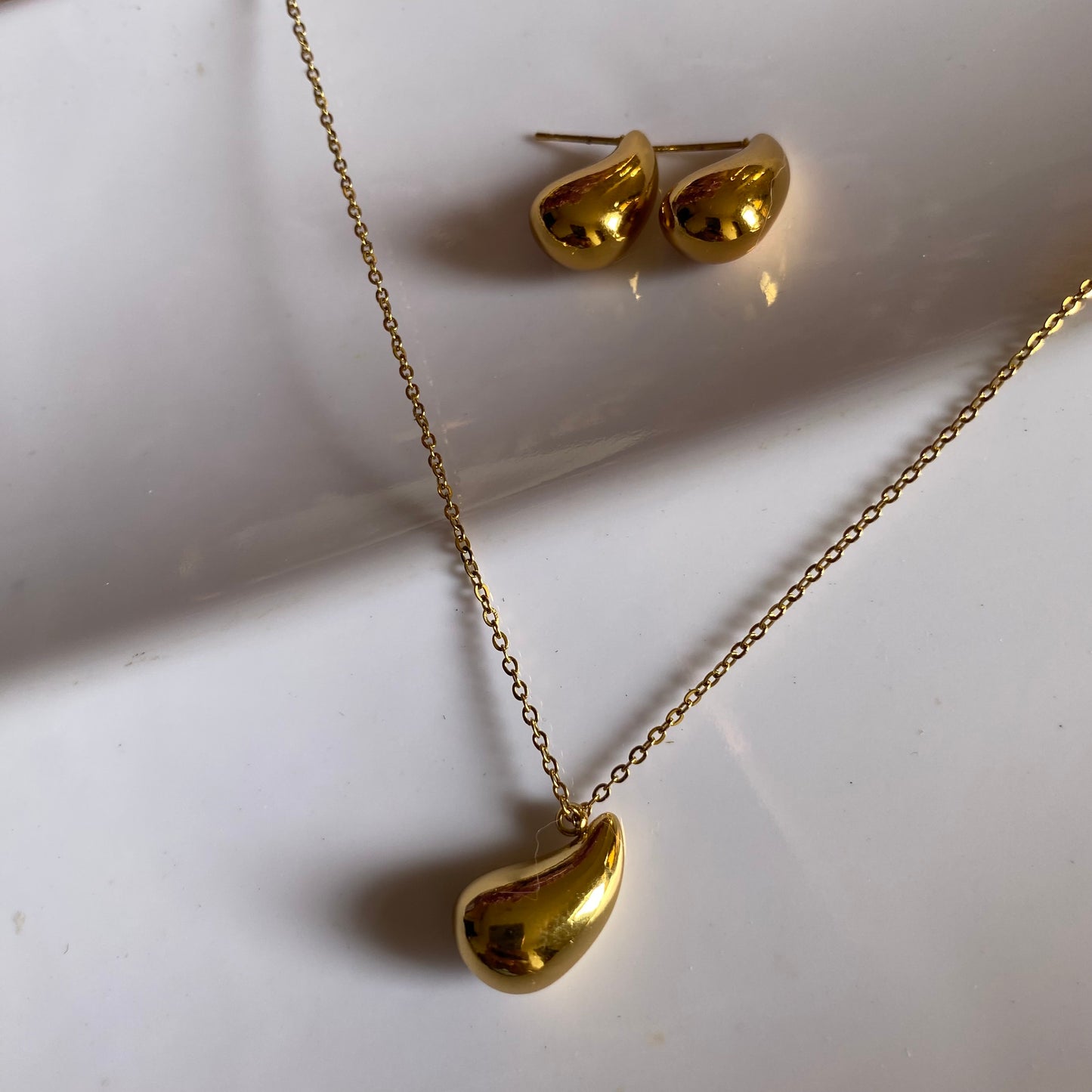 Tear Tops With Necklace