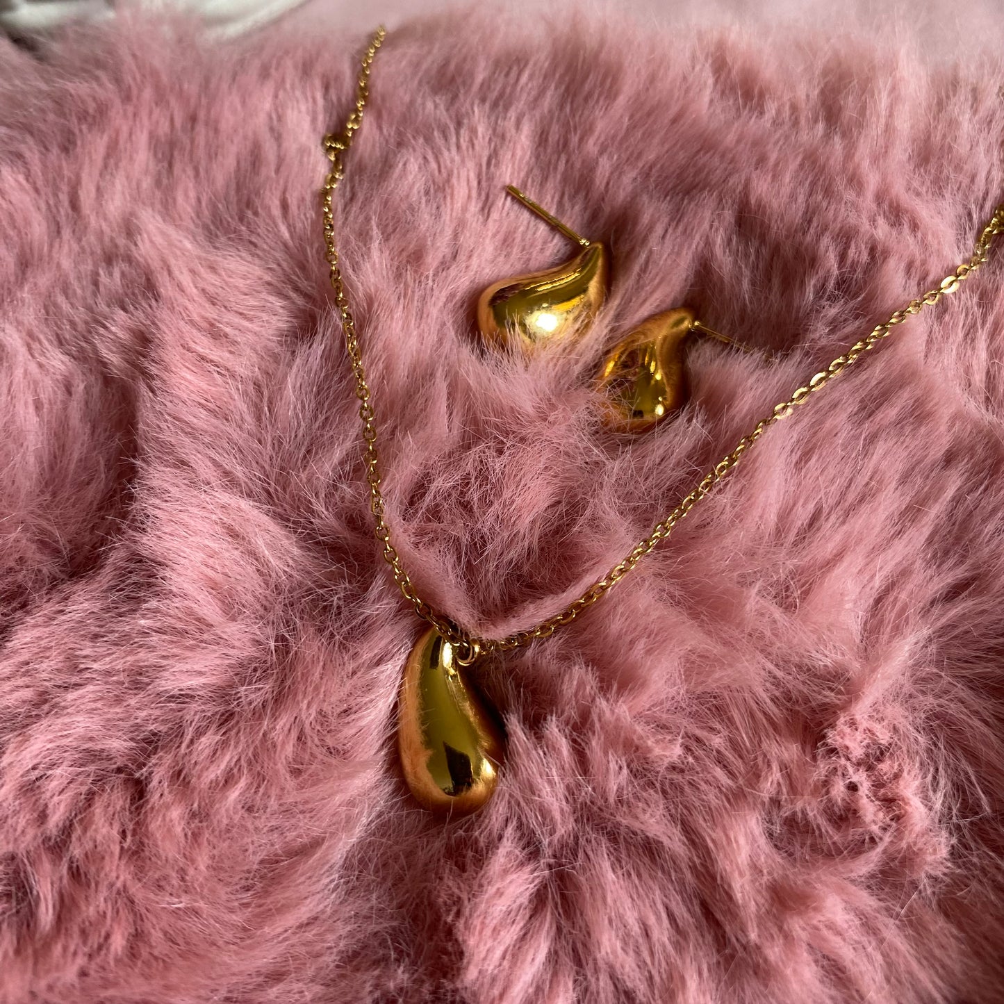Tear Tops With Necklace