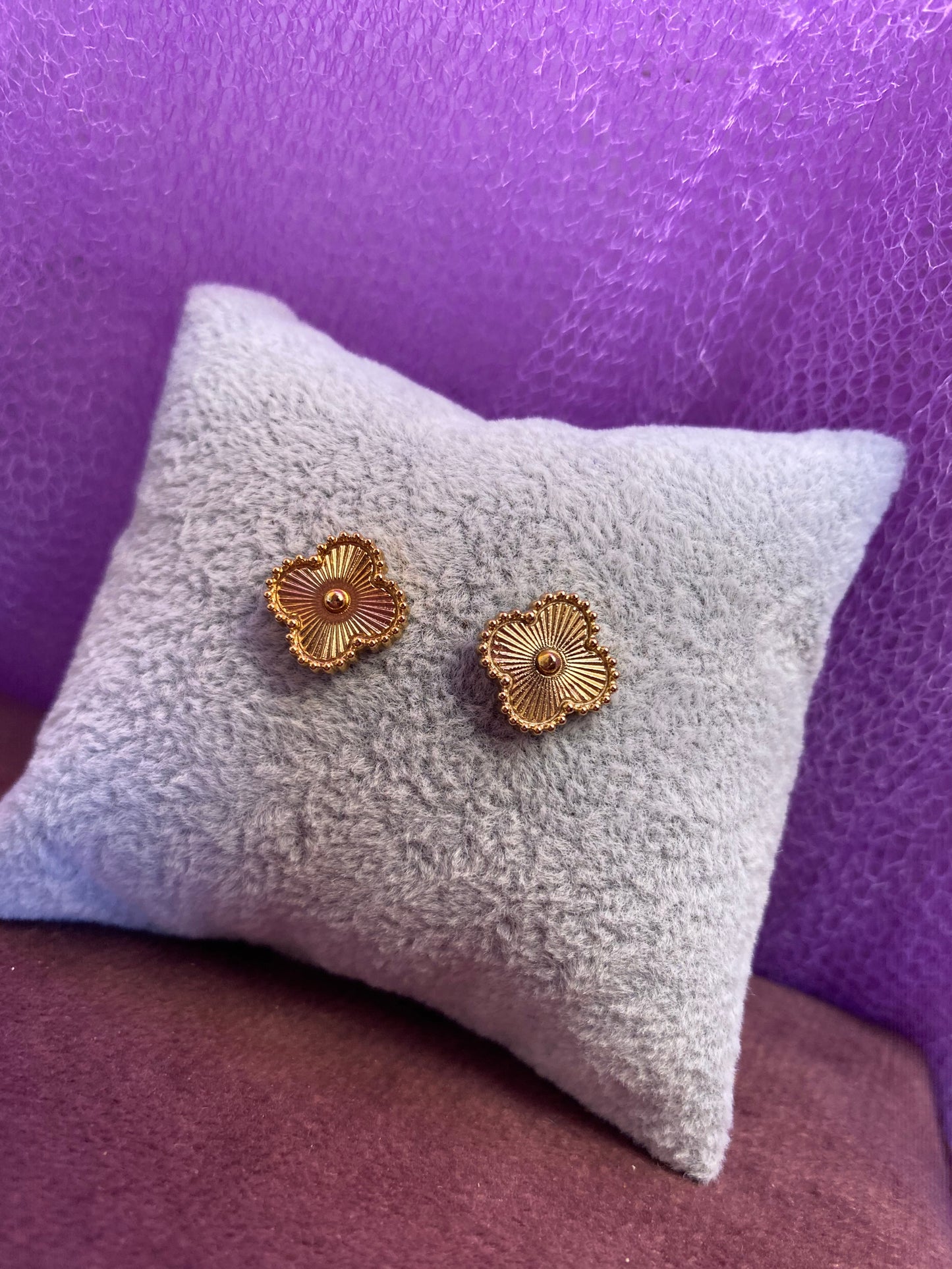 Golden Clover Tops