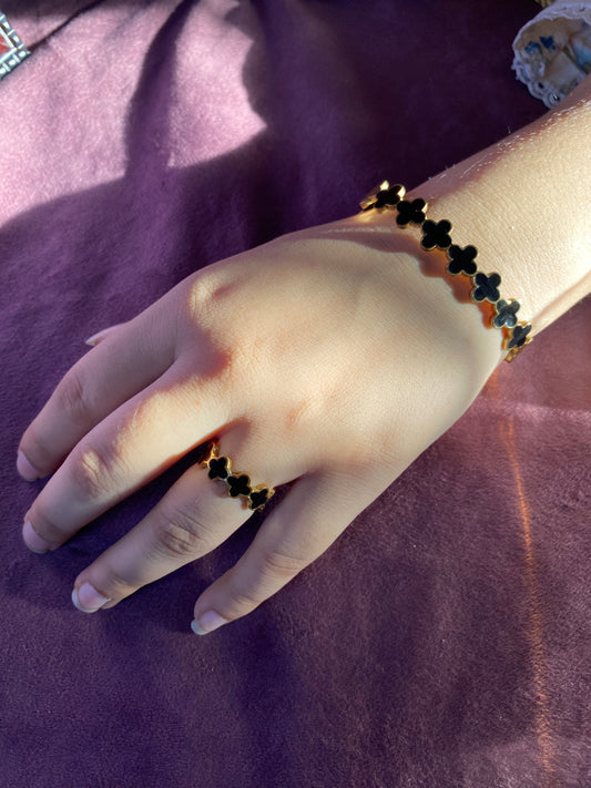 Full Clover Bangle with Ring