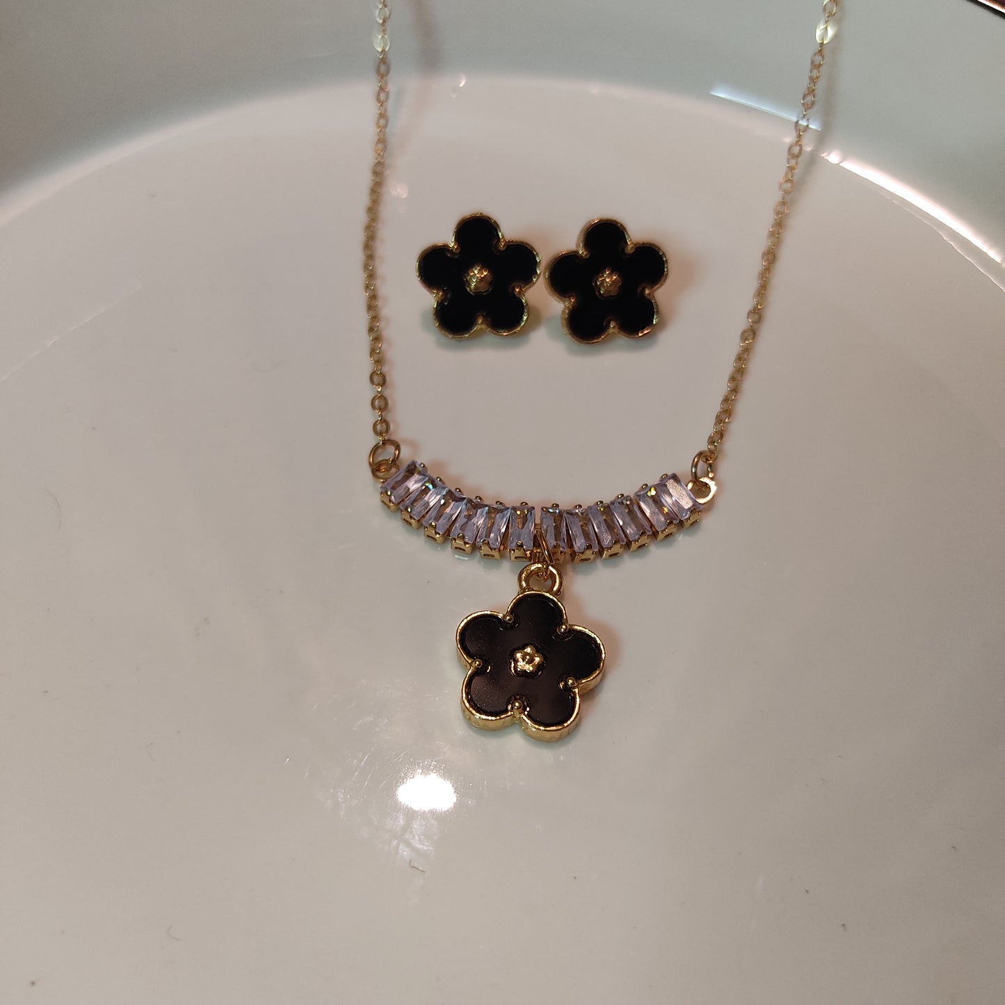 Flower Necklace with Tops