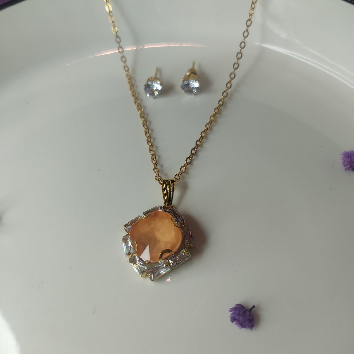 Pendant Necklace with Tops