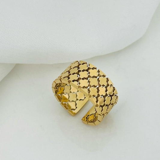 Clover Ring