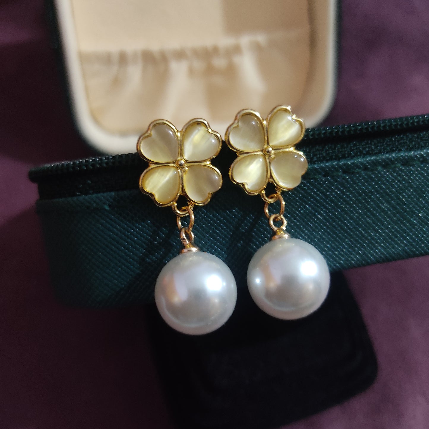 Clover Pearl Earring