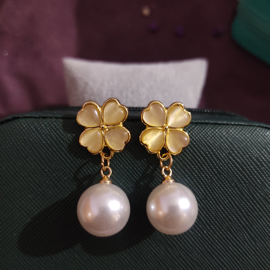 Clover Pearl Earring